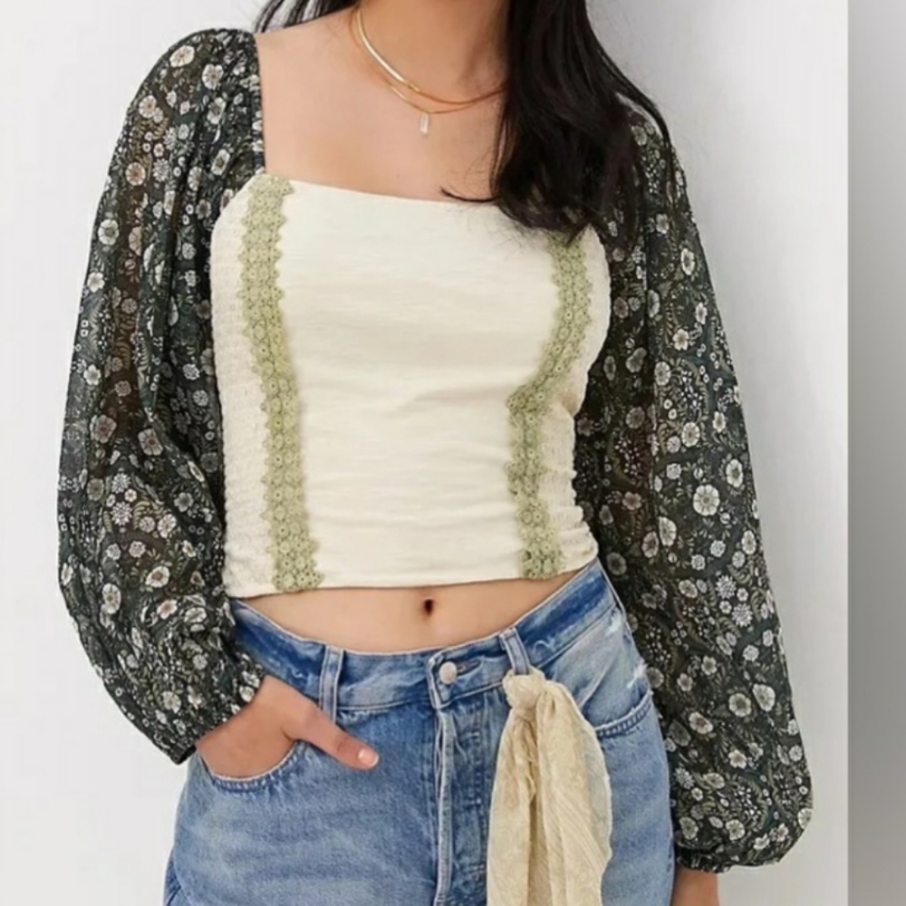 NWT Anthropologie that girl crop top is a size xs